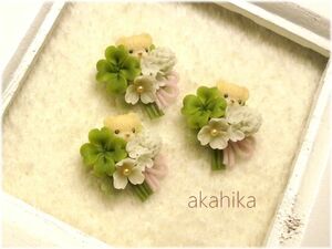 akahika*樹脂粘土花パーツ*ちびくまブーケ・花束・四葉のクローバーと小花・ピンク