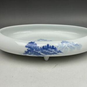 D) 有田焼 哲山 伝統工芸 美術工芸品 山水絵 花器 染付山水風景 水器 水盤 三足 楕円 在銘 花道具 茶道具 盆栽鉢 睡蓮鉢 時代品の画像2