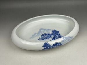 D) 有田焼 哲山 伝統工芸 美術工芸品 山水絵 花器 染付山水風景 水器 水盤 三足 楕円 在銘 花道具 茶道具 盆栽鉢 睡蓮鉢 時代品