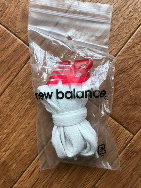 new balance 靴ひも　白