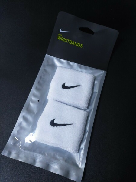 即決！送料無料！NIKE　リストバンド　【ホワイト　白】2個一組　両腕用　