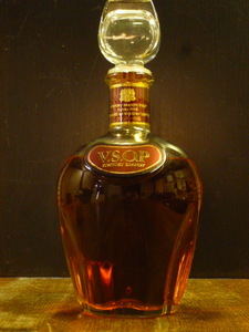 特級 SUNTORY 「V.S.O.P. 」 BRANDY 旧ラベル 赤ラベル サントリーブランデー「V.S.O.P. 」 1980年代流通 720ml 43度 特Sun・VSOP-0319-Q