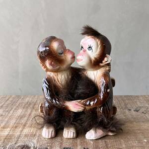 【USA vintage】50s Fuzzy Kiss Monkeys 猿　置物　キス　ハグ　アメリカ　ビンテージ