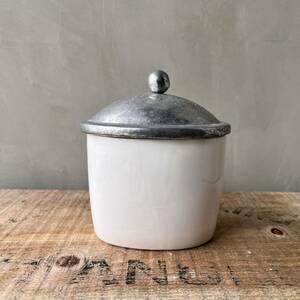 【USA vintage】Canister with casting lid 蓋付き　キャニスター　鋳物　陶器　アメリカ　ビンテージ