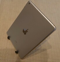 液晶無傷iPad第6世代(A1893)本体128GBシルバーWi-Fiモデル完動品動作確認済み1円スタート送料無料_画像3