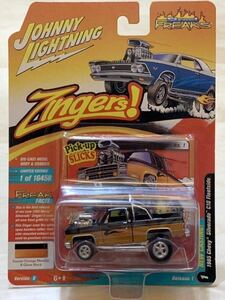 [ new goods : unopened ] Johnny Lightning 1985 year Chevy silvered C10 free to side / Chevy Silverado C10 [ orange & black ]