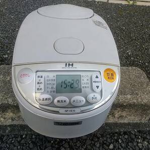 送料無料／ZOJIRUSHI 象印 IH炊飯器 NP-VE10 5.5合炊き 2011年製 中古一応動作品の画像2