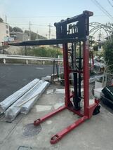 【引き取り限定】ハンドフォークリフト 昇降 最高位2100mm 2000kg フォーク長さ990mm 幅300~755mm ハイアップ スタッカー 手動走行油圧式 _画像4