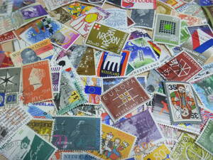 ★外国切手・海外切手★１0０枚★使用済切手・消印付き切手★中型切手★Z