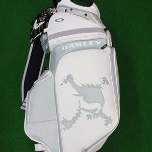 ＊ＯＡＫＬＥＹ オークリー ＳＫＵＬＬ ＧＯＬＦ ＢＡＧ １７．０ ＦＯＳ９０１３７２ (ＷＨＩＴＥ)の画像1