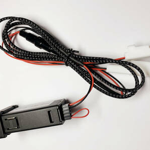 送料無料 電圧表示 トヨタ専用カプラー Aタイプ USBポート カプラーオン 急速充電 3.0×2ポート LED発光 赤556の画像4