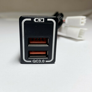 送料無料 電圧表示 トヨタ専用カプラー Aタイプ USBポート カプラーオン 急速充電 3.0×2ポート LED発光 赤556の画像5