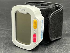 【動作品】 TANITA/タニタ 手首式 血圧計 2019年製 ホワイト 自動 電子 血圧計 デジタル 健康管理 コンパクト 簡単 測定 小型 BP-E13