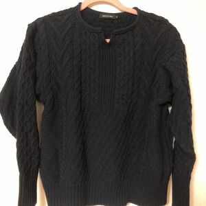 未使用品です！アメリカンホリックの綿 クルーネックセーター。色々な編み方のぼこぼこした編み目がおしゃれです。 濃紺色、サイズＭ