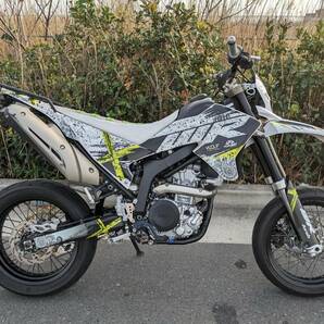 WR250X FMFQ4マフラー FMFメガボム スタントペグ付きの画像2