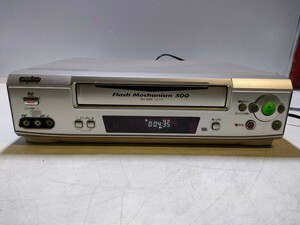 E306（中古現状、即発送）SANYO サンヨー VHSビデオデッキ VZ-H21 再生OK（電源付き）