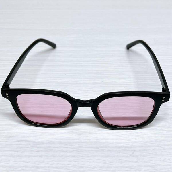 カラーサングラス メガネ 眼鏡 ケース付き ブラックフレーム ピンクレンズ UVカット 遮光 ウェリントン ボストン 