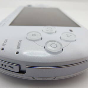新品同様 パール ホワイト PSP-3000 液晶画面は、ほぼ無傷、ヤケ無し バッテリー2個 フィルムは、未使用 綺麗な美品 全11点セットの画像4
