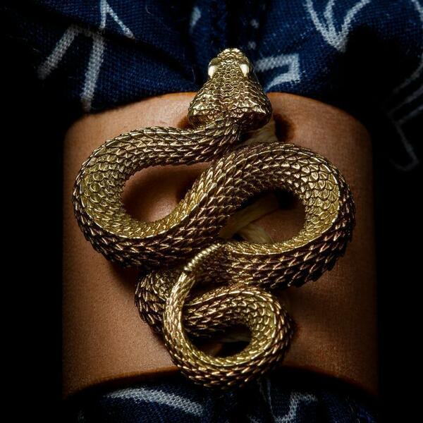 銅製 ブローチ ガラガラ蛇 バッジ アクセサリー スネーク 爬虫類 ヘビ好き