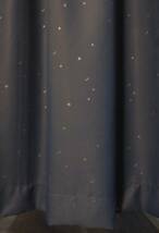 【1級遮光・日本製 (KM3423)】省エネ 断熱 月星柄(銀粉プリント) カーテン 幅150cmX丈220cm(２枚入)_画像3
