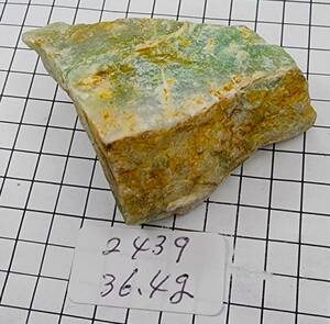2439.. raw ore ( JadaToys ido) thread fish river jade 36.4g