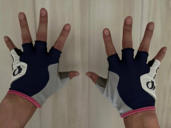 送料無料 メガ グローブ mega pad pearlizumi パールイズミ GLOVE Mサイズ サイクル ハーフ 指切 ロングライド ブルべ 疲労軽減 美品