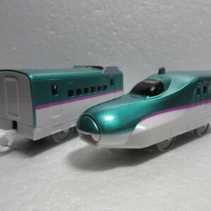 プラレール 連結仕様Ｅ５系新幹線はやぶさの中間車+後尾車のみ ２両セットの画像1