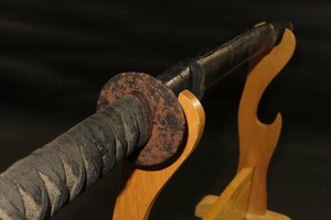 ^v half long sword . Edo tree,. leather, iron 71× scabbard 51.7×.1.7× width 3.5× guard on sword 6.5cm 290g^v