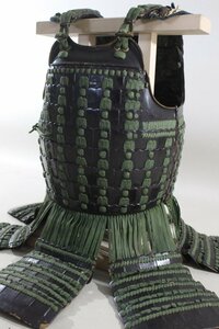 ^v... two sheets trunk Edo iron, leather, black lacquer 5.26kg armour / armour / armor ^v