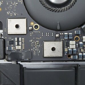 Apple MacBook Pro A2251 スペースグレイ 起動不可 裏ネジ付き 基盤穿孔処理 ジャンク NJ5108の画像7