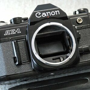 （綺麗）Canon キャノン 人気の高級一眼レフカメラ AE-1（黒）ボディ 希少な作動品（鳴きなし）（腐食無し）の画像1