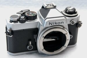 Nikon ニコン 昔の高級一眼レフカメラ FE（銀）ボディ 希少な作動品（腐食なし）