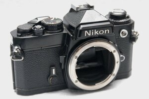 Nikon ニコン 昔の高級一眼レフカメラ FE（黒）ボディ 希少な作動品（腐食なし）