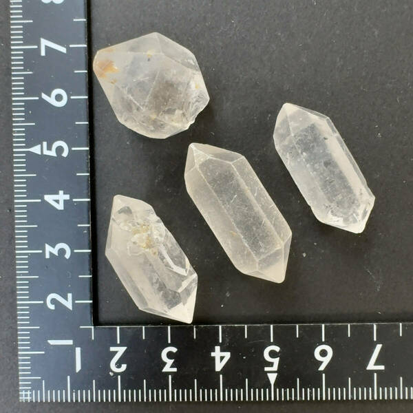 【E24331】まとめ売り チベットの水晶 両錐 石墨 天然石 鉱物 パワーストーン チベット産 水晶 原石