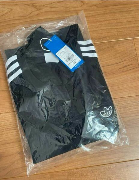 新品　タグ付き　アディダス　adidas デザイン　Tシャツ