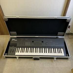 【C-9】YAMAHA ヤマハ SY85 シンセサイザー ハードケース付き 鍵盤楽器 動作未確認の画像1