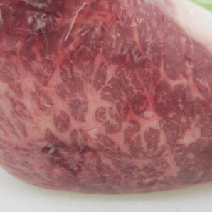 チルド 交雑種牛 イチボ 4000g 高級B3 国産 霜降 もも ブロック ローストビーフ ステーキ 焼肉 ラムイチ ランプ 赤身 レア 牛肉 希少部位の画像3