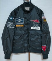 やっぱり格好いい'USAF'モデル!!【ナイロンの強度７倍/コーデュラ搭載!!美品】AVIREX MA-1 フライトジャケット 質感高き刺繍多用 L 黒_画像2