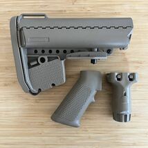 東京マルイ 次世代 電動ガン M4 系 ストック グリップ フォアグリップ セット FDE 新古品 分解物_画像2