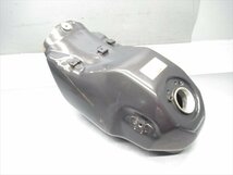 J1R6-0405 カワサキ KLX125 燃料タンク フューエルタンク 純正品 【LX125C-A04*** 2011年式 動画有】_画像2