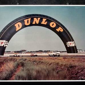 『 1970年代 筑波サーキット？（ダンロップアーチ）パネル 』＊Dunlop. マツダ・カペラ. フェアレディZ. 旧車. ノスヒロの画像1