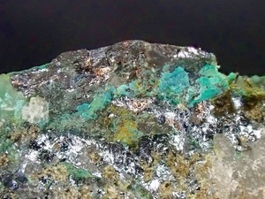 ヂュルレ鉱と擬孔雀石