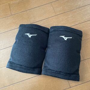 ミズノ MIZUNO[V2MY8008]バレーボール用膝サポーター ブラック 膝 サポーター　パッド付き　部活　新入部