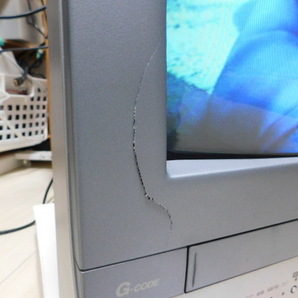シャープVT-14GH10 テレビ（ビデオ）見れるが、テープ読込み不可、ヒビあり⇒向かって左のフレーム部分のヒビ⇒画面にはキズなく綺麗ですの画像4