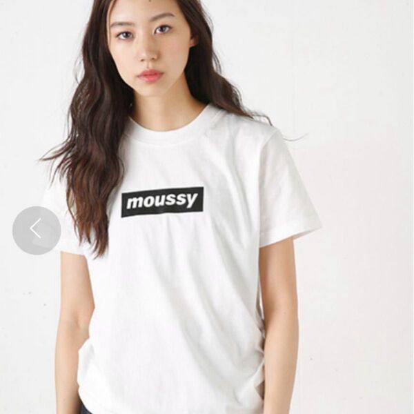 moussy ロゴTシャツ