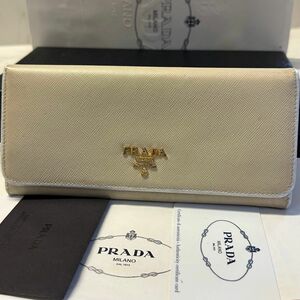 超良品！ プラダ PRADA 財布 二つ折り 長財布 サフィアーノレザー