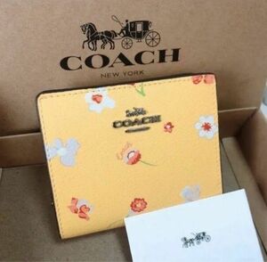 最終値下げ!【新品未使用】COACHコーチCチャーム折りたたみ財布 イエロー 花柄フローラル黄