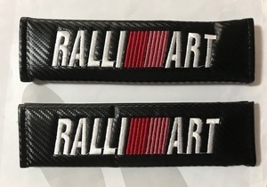 さりげなく目立つラリーアート　RALLI///ARTロゴ　カーボン調シートベルトパッド　送料サービス　パジェロ　デリカ