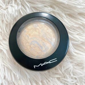 美品 MAC マック ライトスカペード フェイスパウダー パウダーブラッシュ ミネラライズスキンフィニッシュ