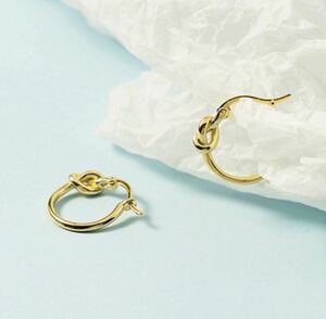 ノットリングピアス ゴールド フープ 結び目 シンプル オフィス ビジネス 上品 高見え 韓国女優着用デザイン 女子会 普段使い 匿名配送